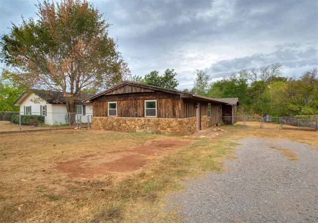 Photo 2 of Single family home for sale at 407 N Jefferson Ave, Blanchard, OK 73010 | MLS# 1251175 | Listing updated on 2026-09-30