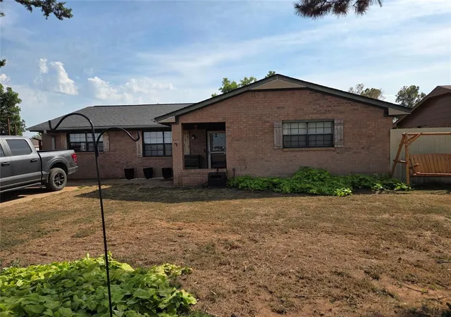 Photo 1 of Single family home for sale at 124 E Gardner St, Pauls Valley, OK 73075 | MLS# 1251183 | Listing updated on 2026-09-29