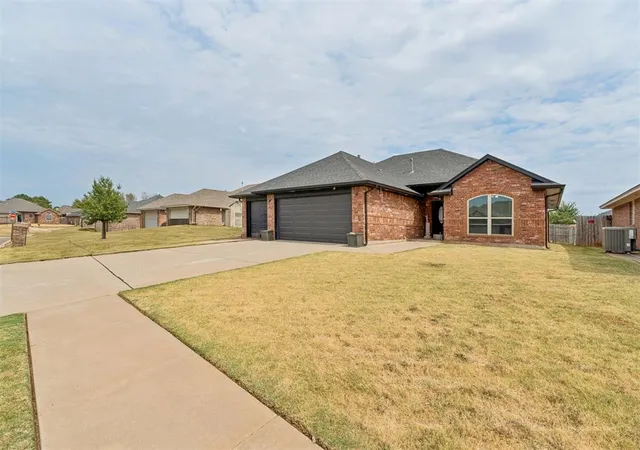 Photo 2 of Single family home for sale at 616 Madeline Ln, Moore, OK 73160 | MLS# 1251192 | Listing updated on 2026-10-02