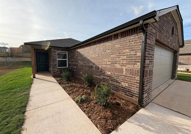 Single family home for sale at 10025 Appaloosa Ln, Yukon, OK 73099 | MLS# 1251201