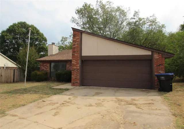 Photo 2 of Single family home for sale at 105 Stonewood Dr, Noble, OK 73068 | MLS# 1251204 | Listing updated on 2026-09-29