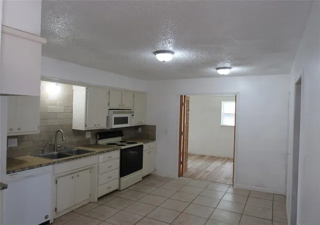 Photo 4 of Single family home for sale at 105 Stonewood Dr, Noble, OK 73068 | MLS# 1251204 | Listing updated on 2026-09-29