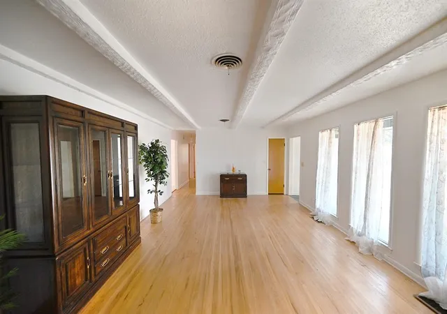 Photo 3 of Single family home for sale at 17 Hillcrest St, Perry, OK 73077 | MLS# 1251216 | Listing updated on 2026-09-29