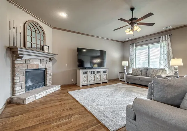 Photo 3 of Single family home for sale at 724 Northern Dancer Dr, Edmond, OK 73025 | MLS# 1251245 | Listing updated on 2026-10-01
