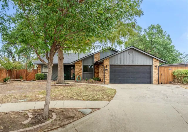 Photo 1 of Sale Pending at 3115 Bent Oaks Cir, Norman, OK 73072 | MLS# 1251252 | Listing updated on 2026-10-08