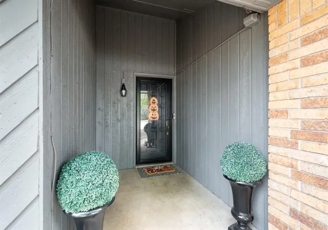 Photo 3 of Sale Pending at 3115 Bent Oaks Cir, Norman, OK 73072 | MLS# 1251252 | Listing updated on 2026-10-08