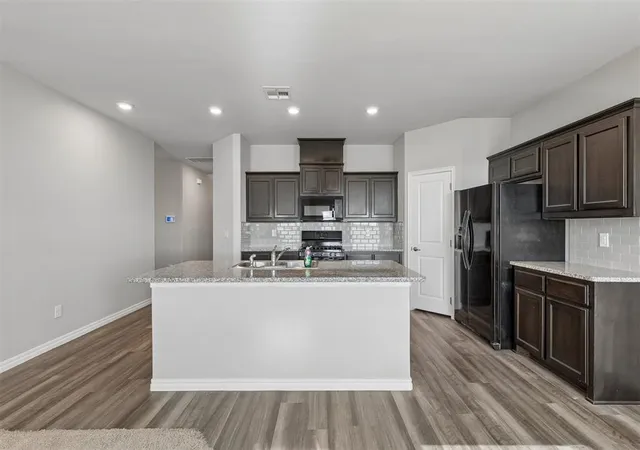 Single family home for sale at 9520 Timberland Ln, Yukon, OK 73099 | MLS# 1251253