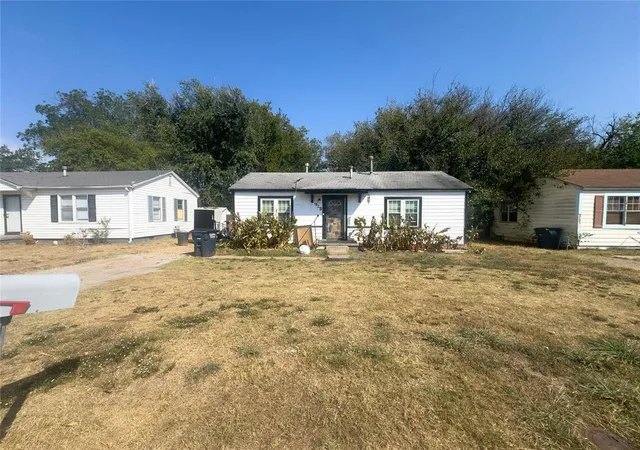 Photo 2 of Sale Pending at 929 N Patchin Ave, Shawnee, OK 74801 | MLS# 1251256 | Listing updated on 2026-09-30