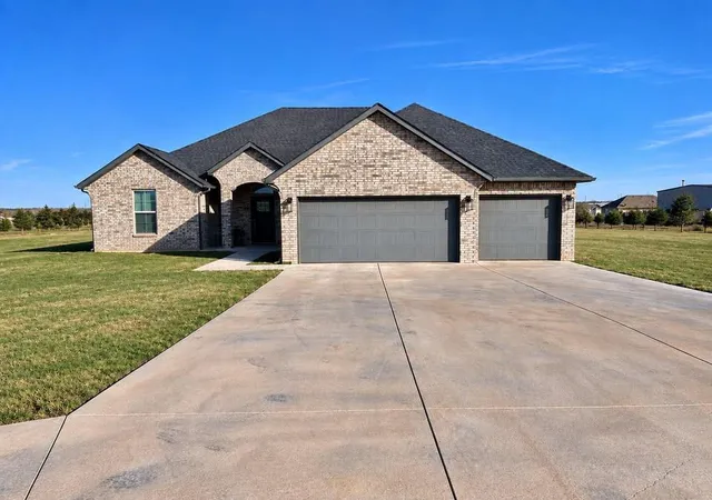 Photo 1 of Single family home for sale at 8740 Summit View Ln, Edmond, OK 73025 | MLS# 1251262 | Listing updated on 2026-09-29