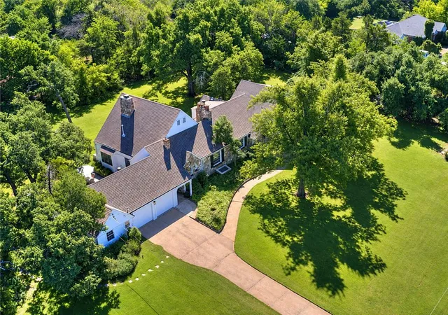 Photo 1 of Single family home for sale at 9 N Oakwood Dr, Oklahoma City, OK 73121 | MLS# 1251282 | Listing updated on 2026-10-08