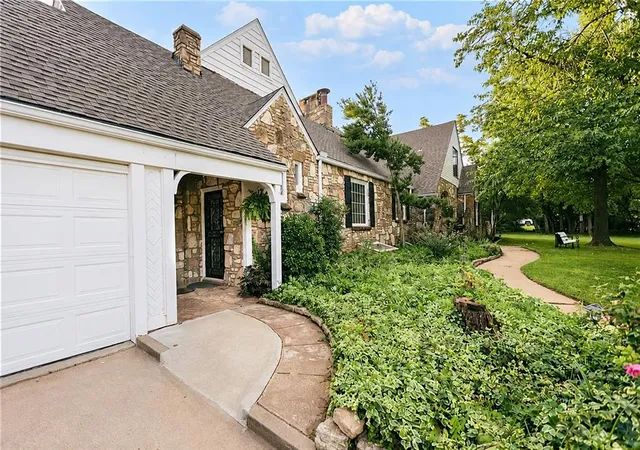 Photo 19 of Single family home for sale at 9 N Oakwood Dr, Oklahoma City, OK 73121 | MLS# 1251282 | Listing updated on 2026-10-20