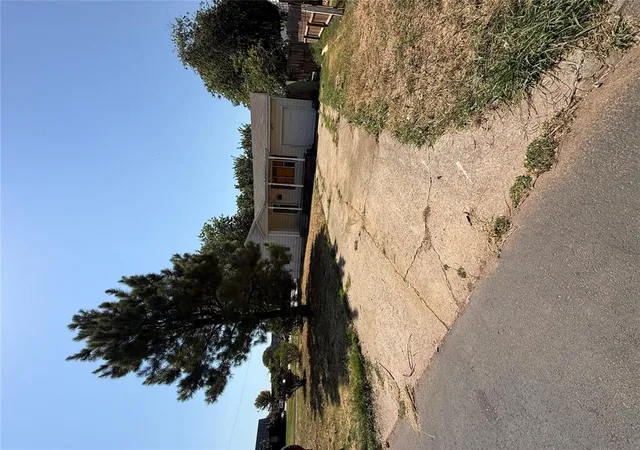 Photo 4 of Sale Pending at 214 E Vida Way, Norman, OK 73069 | MLS# 1251283 | Listing updated on 2026-09-29
