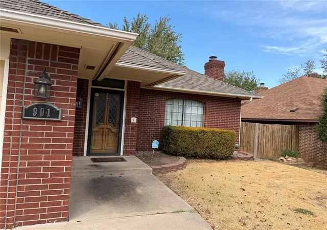 Photo 2 of Sale Pending at 901 Randall Dr, Moore, OK 73160 | MLS# 1251295 | Listing updated on 2026-10-02