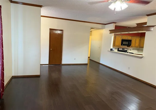 Photo 4 of Sale Pending at 901 Randall Dr, Moore, OK 73160 | MLS# 1251295 | Listing updated on 2026-10-02