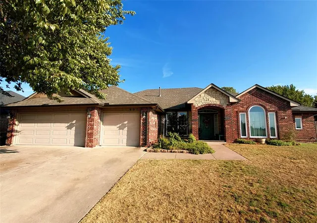 Single family home for sale at 901 Driver Ln, Edmond, OK 73025 | MLS# 1251313