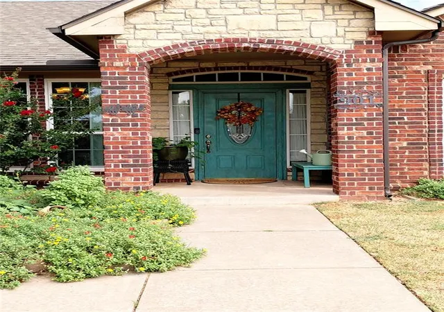 Photo 2 of Single family home for sale at 901 Driver Ln, Edmond, OK 73025 | MLS# 1251313 | Listing updated on 2026-10-05