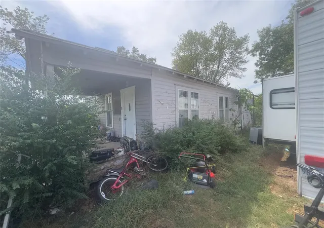 Photo 1 of Single family home for sale at 301 S 5th Street, Porum, OK 74455 | MLS# 1251342 | Listing updated on 2026-09-29
