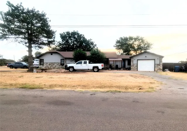 Photo 1 of Single family home for sale at 606 E Normal St, Cordell, OK 73632 | MLS# 1251343 | Listing updated on 2026-09-29