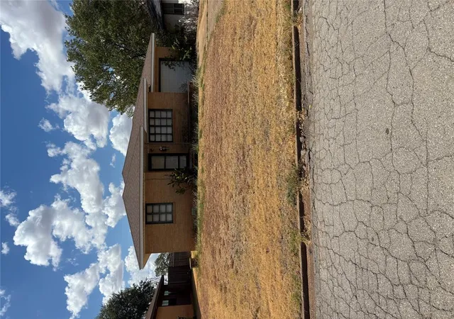 Photo 1 of Sale Pending at 305 N 17th Street, Chickasha, OK 73018 | MLS# 1251344 | Listing updated on 2026-10-07