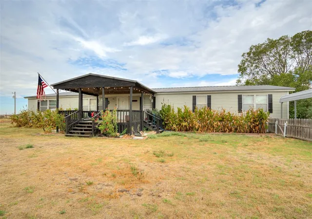 Photo 3 of Single family home for sale at 411 W Grand St, Union City, OK 73090 | MLS# 1251353 | Listing updated on 2026-09-29