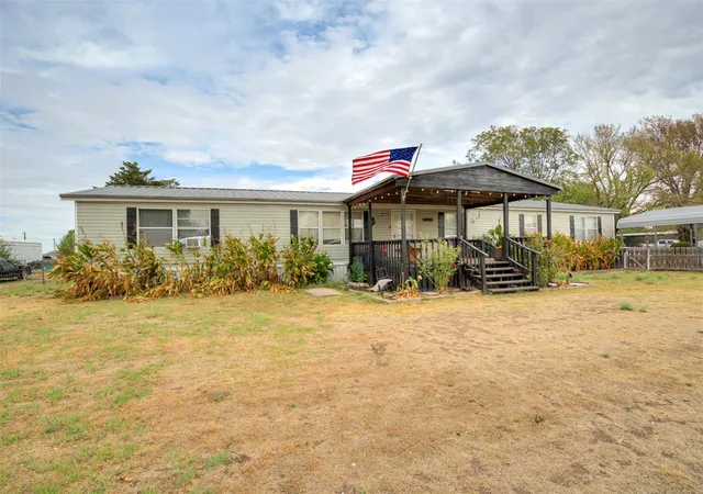 Photo 4 of Single family home for sale at 411 W Grand St, Union City, OK 73090 | MLS# 1251353 | Listing updated on 2026-09-29