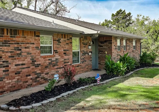 Photo 2 of Single family home for sale at 4150 W Evergreen Dr, Edmond, OK 73025 | MLS# 1251360 | Listing updated on 2026-10-07