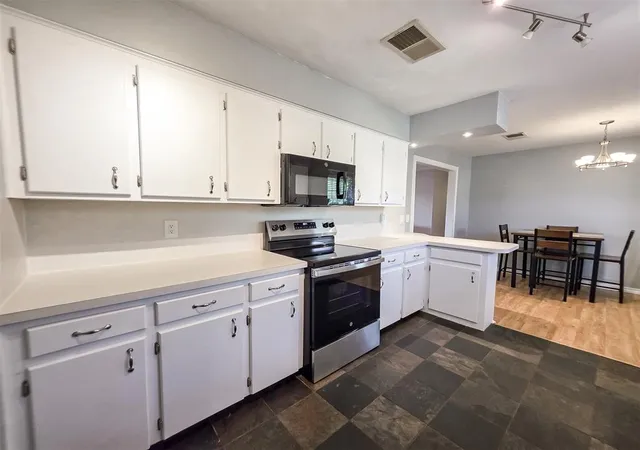 Photo 3 of Single family home for sale at 4150 W Evergreen Dr, Edmond, OK 73025 | MLS# 1251360 | Listing updated on 2026-10-07