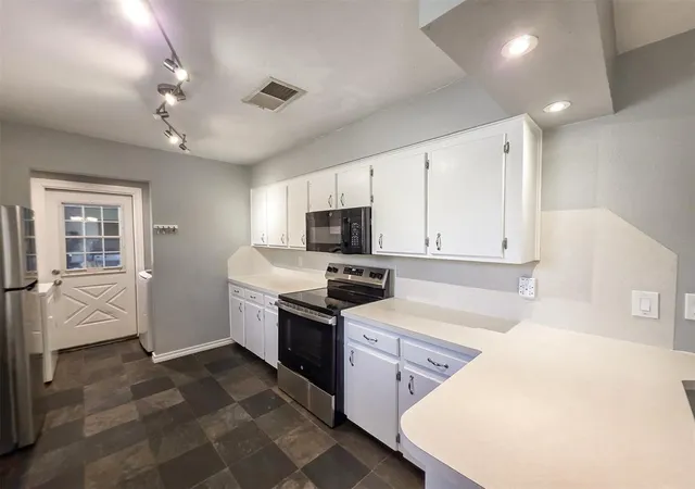 Photo 4 of Single family home for sale at 4150 W Evergreen Dr, Edmond, OK 73025 | MLS# 1251360 | Listing updated on 2026-10-07