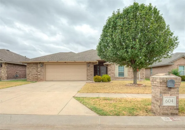 Photo 1 of Single family home for sale at 604 Sw 44th Street, Moore, OK 73160 | MLS# 1251362 | Listing updated on 2026-10-07