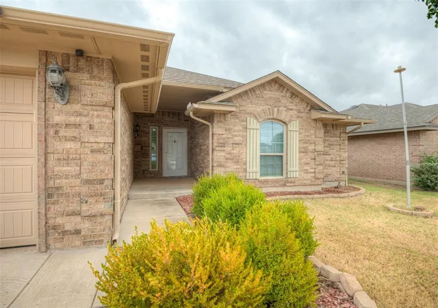 Photo 2 of Single family home for sale at 604 Sw 44th Street, Moore, OK 73160 | MLS# 1251362 | Listing updated on 2026-10-07