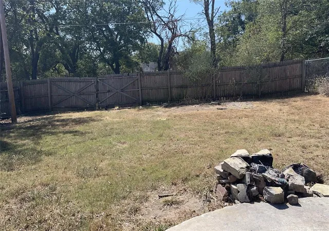 Photo 3 of Single family home for sale at 1811 Lewis Ave, Seminole, OK 74868 | MLS# 1251365 | Listing updated on 2026-10-02