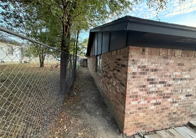 Photo 3 of Single family home for sale at 1811 Lewis Ave, Seminole, OK 74868 | MLS# 1251365 | Listing updated on 2026-10-02