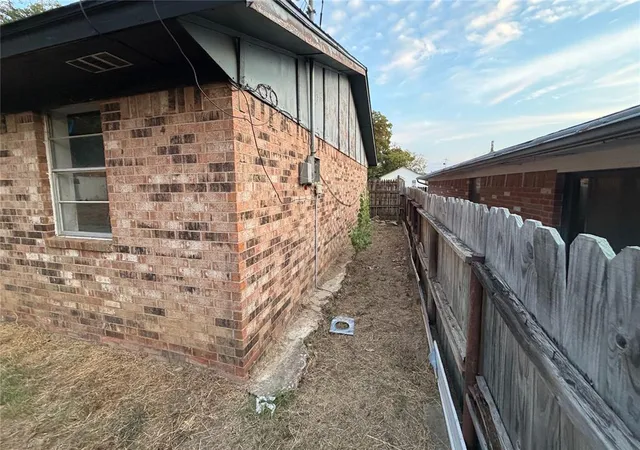 Photo 4 of Single family home for sale at 1811 Lewis Ave, Seminole, OK 74868 | MLS# 1251365 | Listing updated on 2026-10-02
