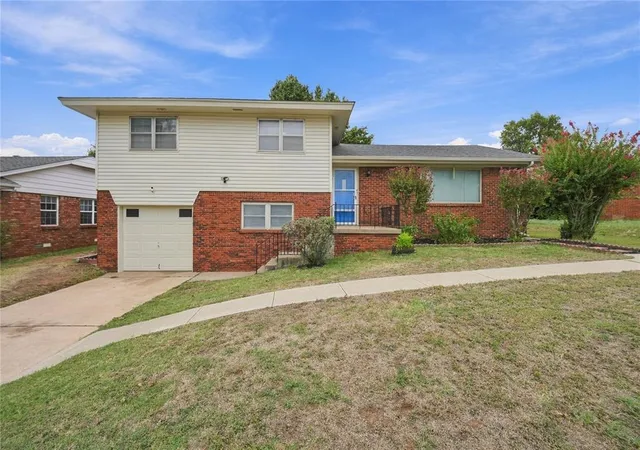 Photo 2 of Single family home for sale at 305 Sherri Ln, Yukon, OK 73099 | MLS# 1251372 | Listing updated on 2026-10-08