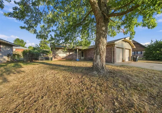 Photo 2 of Sale Pending at 113 Hardesty Dr, Shawnee, OK 74804 | MLS# 1251377 | Listing updated on 2026-09-30