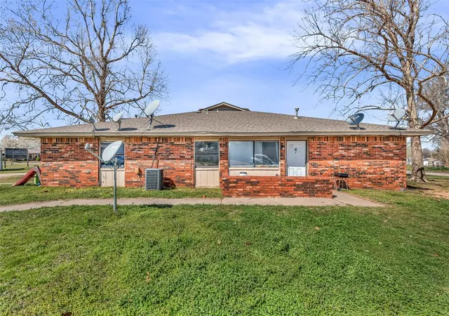 Photo 3 of Multi family home for sale at 210 NW North St, Minco, OK 73059 | MLS# 1251385 | Listing updated on 2026-10-30