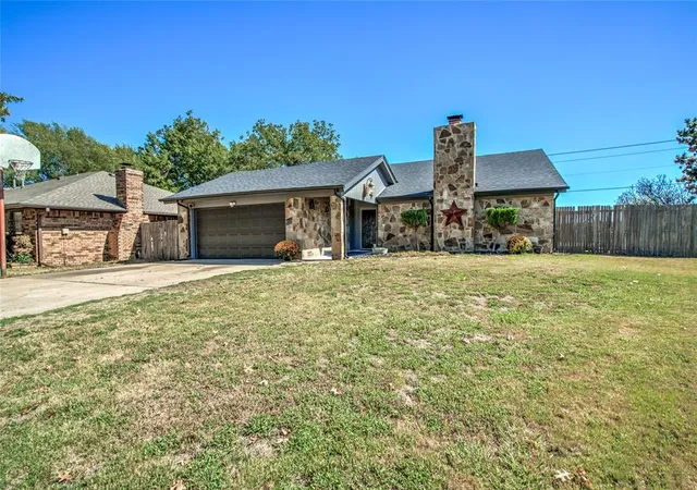 Photo 3 of Single family home for sale at 10008 Albert Ln, Yukon, OK 73099 | MLS# 1251405 | Listing updated on 2026-10-08