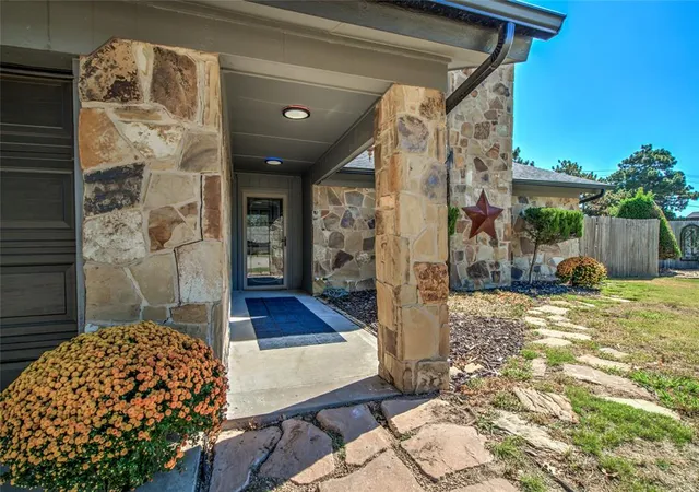 Photo 3 of Single family home for sale at 10008 Albert Ln, Yukon, OK 73099 | MLS# 1251405 | Listing updated on 2026-10-08