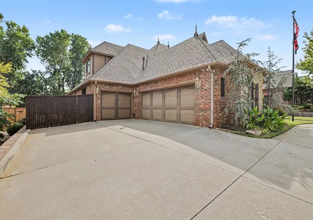 Photo 3 of Single family home for sale at 420 Stonemill Blvd, Yukon, OK 73099 | MLS# 1251414 | Listing updated on 2026-10-06