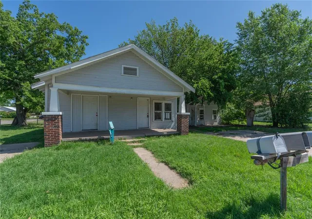 Photo 1 of Multi family home for sale at 820 W Highland St, Shawnee, OK 74801 | MLS# 1251422 | Listing updated on 2026-09-30
