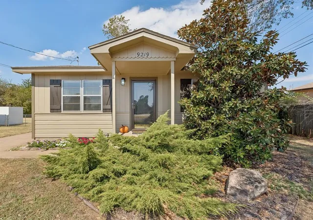 Photo 2 of Single family home for sale at 9219 Ne 13th Street, Oklahoma City, OK 73130 | MLS# 1251433 | Listing updated on 2026-10-02