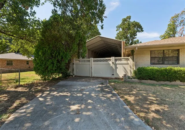 Photo 4 of Single family home for sale at 1909 N Graham Ave, Oklahoma City, OK 73127 | MLS# 1251437 | Listing updated on 2026-09-30