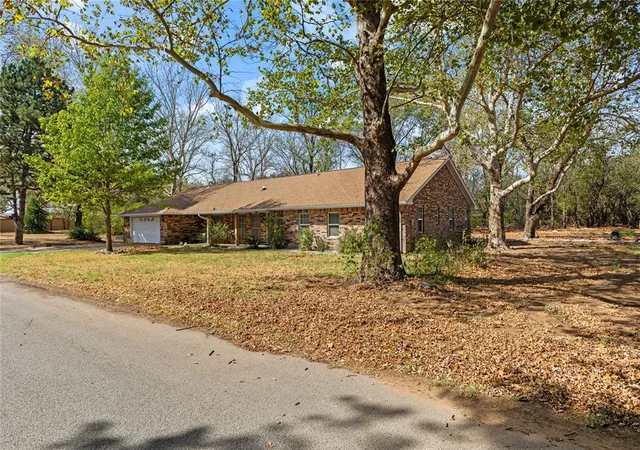 Photo 2 of Single family home for sale at 2501 Locust Ln, Weatherford, OK 73096 | MLS# 1251442 | Listing updated on 2026-10-02