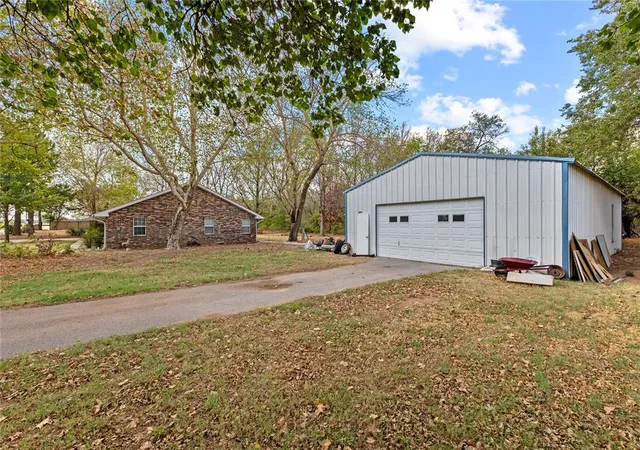 Photo 3 of Single family home for sale at 2501 Locust Ln, Weatherford, OK 73096 | MLS# 1251442 | Listing updated on 2026-10-02