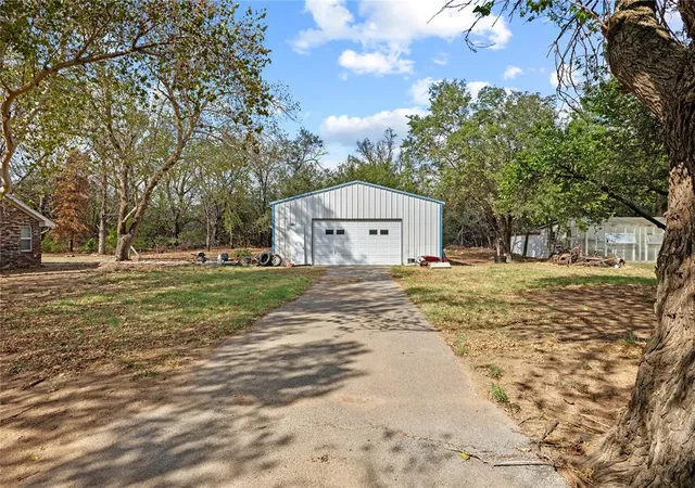 Photo 3 of Single family home for sale at 2501 Locust Ln, Weatherford, OK 73096 | MLS# 1251442 | Listing updated on 2026-10-02