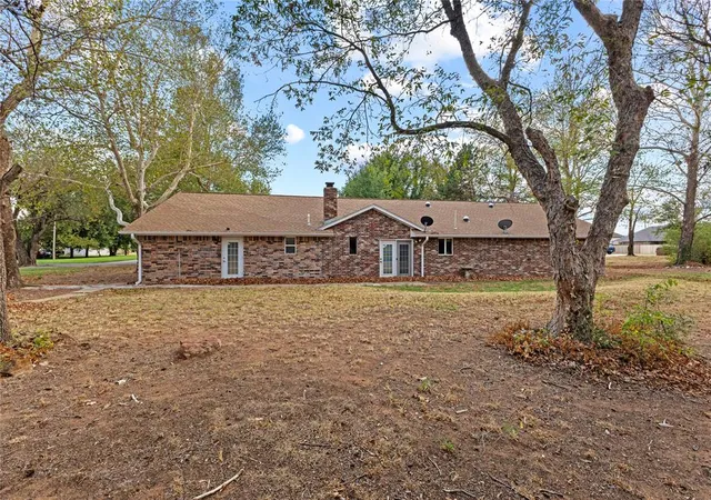 Photo 4 of Single family home for sale at 2501 Locust Ln, Weatherford, OK 73096 | MLS# 1251442 | Listing updated on 2026-10-02