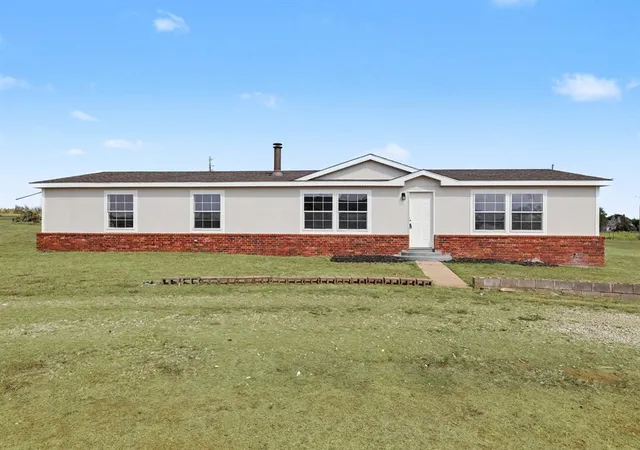 Single family home for sale at 3737 Lone Tree Dr, Edmond, OK 73025 | MLS# 1251463