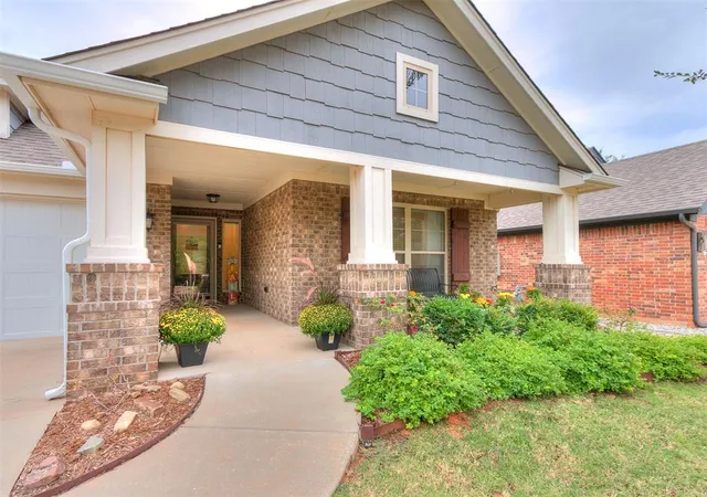 Photo 2 of Single family home for sale at 6 Carat Dr, Yukon, OK 73099 | MLS# 1251465 | Listing updated on 2026-10-08