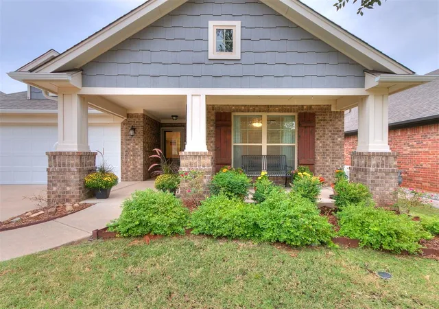 Photo 3 of Single family home for sale at 6 Carat Dr, Yukon, OK 73099 | MLS# 1251465 | Listing updated on 2026-10-08
