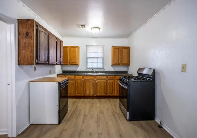Photo 4 of Single family home for sale at 1113 Nowahy Ave, Clinton, OK 73601 | MLS# 1251477 | Listing updated on 2026-09-30
